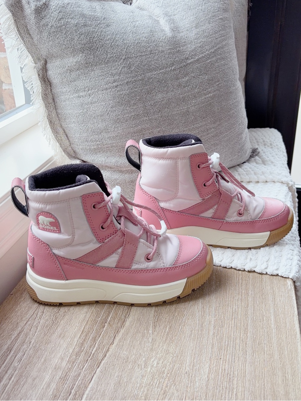 KIDS - Sorel Whitney III Insulated boot, Size 3 - Picture 3 of 6